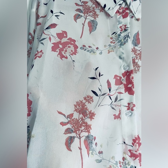 Medium semi sheer EUC blouse - Picture 6 of 6